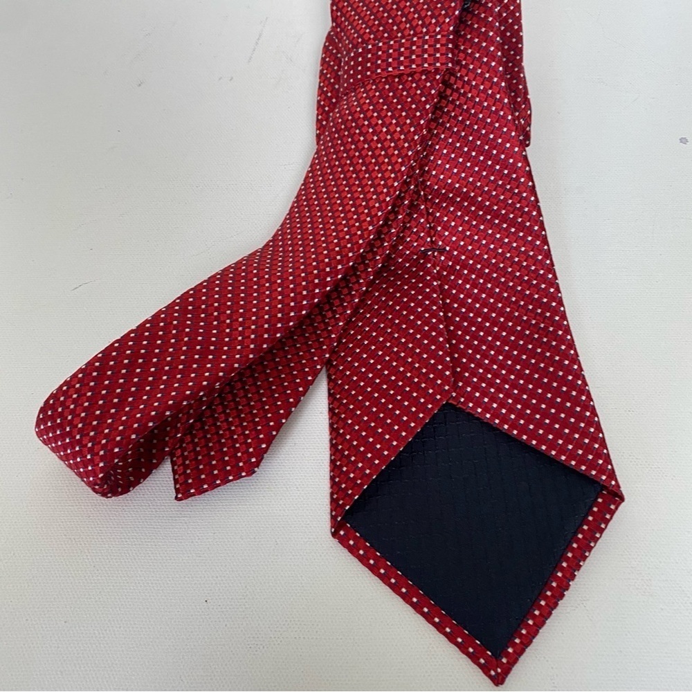 Jones New York Men 100% Silk Red/Dots Necktie. - Picture 6 of 7